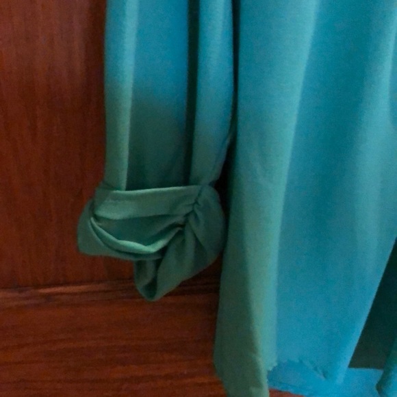 Green blouse - Picture 2 of 3